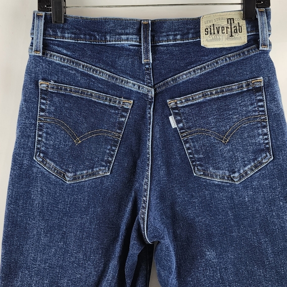 Levi’s Silver Tab Mom Jeans Size 28x26 High Waisted Frayed Hem - Picture 8 of 11